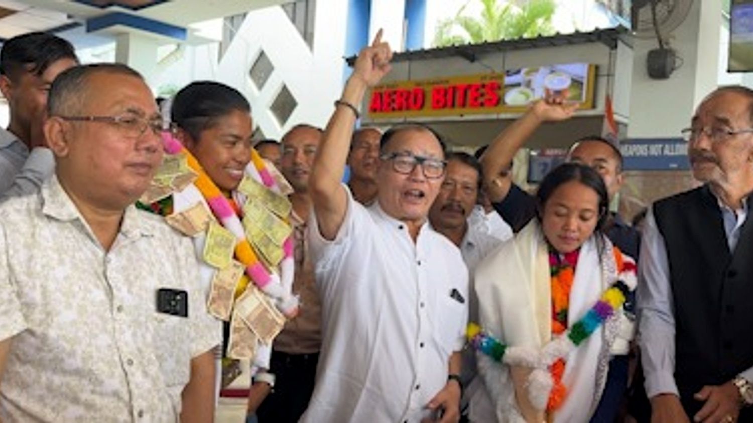 Manipur hockey players Sushila, Bichu Devi receive grand welcome after Asian Games gold