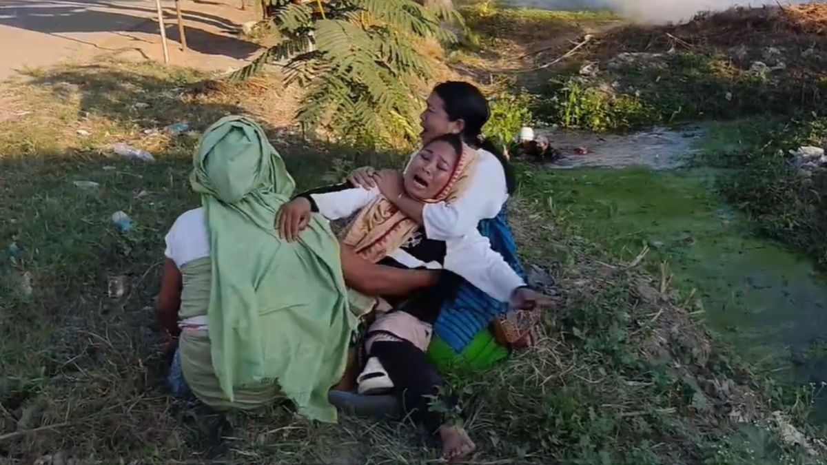 Manipur killings: Six injured as police use tear gas to disperse protesters in Imphal