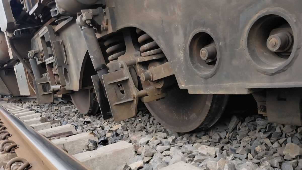 Engine of Silchar–Guwahati Express derails at Badarpur Railway Bridge, rain services disrupted