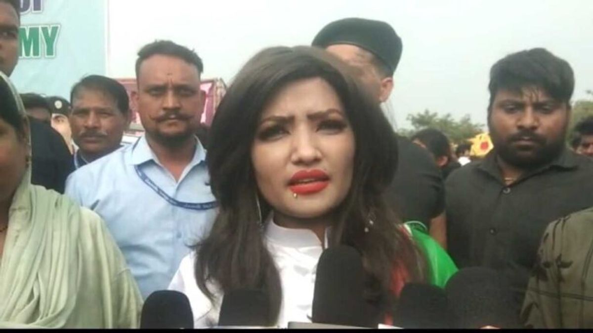 बागेश्वर धाम के महंत पं.धीरेंद्र कृष्ण शास्त्री के समर्थन में आईं भजन गायिका शहनाज अख्तर Raisen News mp news Bageshwar Dham Mahant Controversy Pandit Dhirendra Krishna Shastri