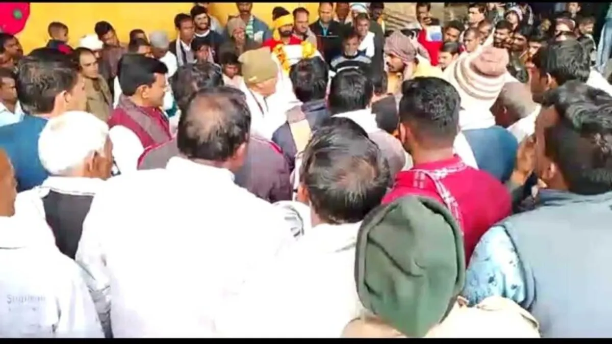 भंडारे में शामिल होने पहुंचे हॉर्टिकल्चर मिनिस्टर तो लोग लगाने लगे मुर्दाबाद के नारे! mp political news mp news mp government mp horticulture minister Gwalior News