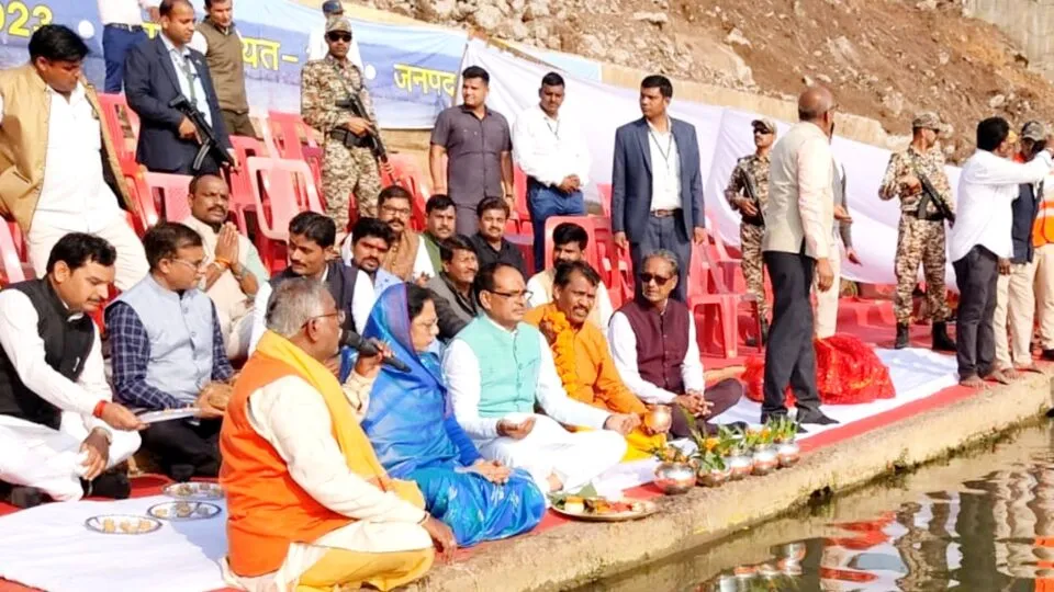 CM Shivraj Singh worshiped Narmada Sadhna Singh prosperity of state mp news