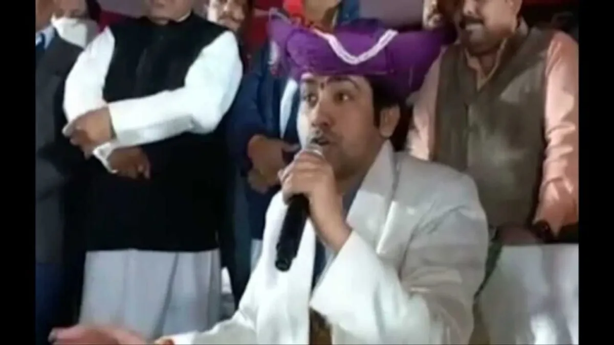 बागेश्ववर धाम के महंत एक बार फिर विवादों में, अब चला रहे बायकाट अभियान chhatarpur news Bageshwar Dham controversy mp news