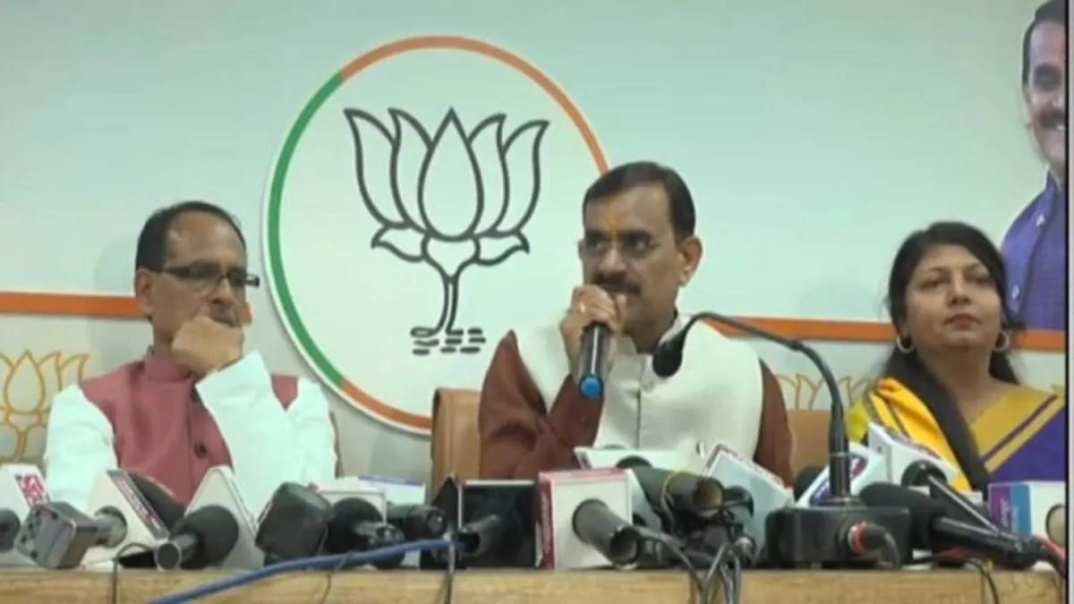 कटनी की निर्दलीय महापौर प्रीती सूरी ने भाजपा का दामन थामा, सीएम और प्रदेश अध्यक्ष ने दिलाई ‘एंट्री’ Katni News Bhopal News mp political news mp news Katni Mayor Preeti Suri CM Shivraj Singh Chouhan