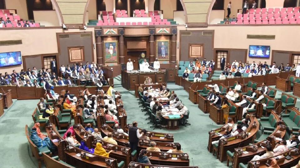 budget of Madhya Pradesh paperless Tablets will be given to all MLAs budget will be presented on March 1