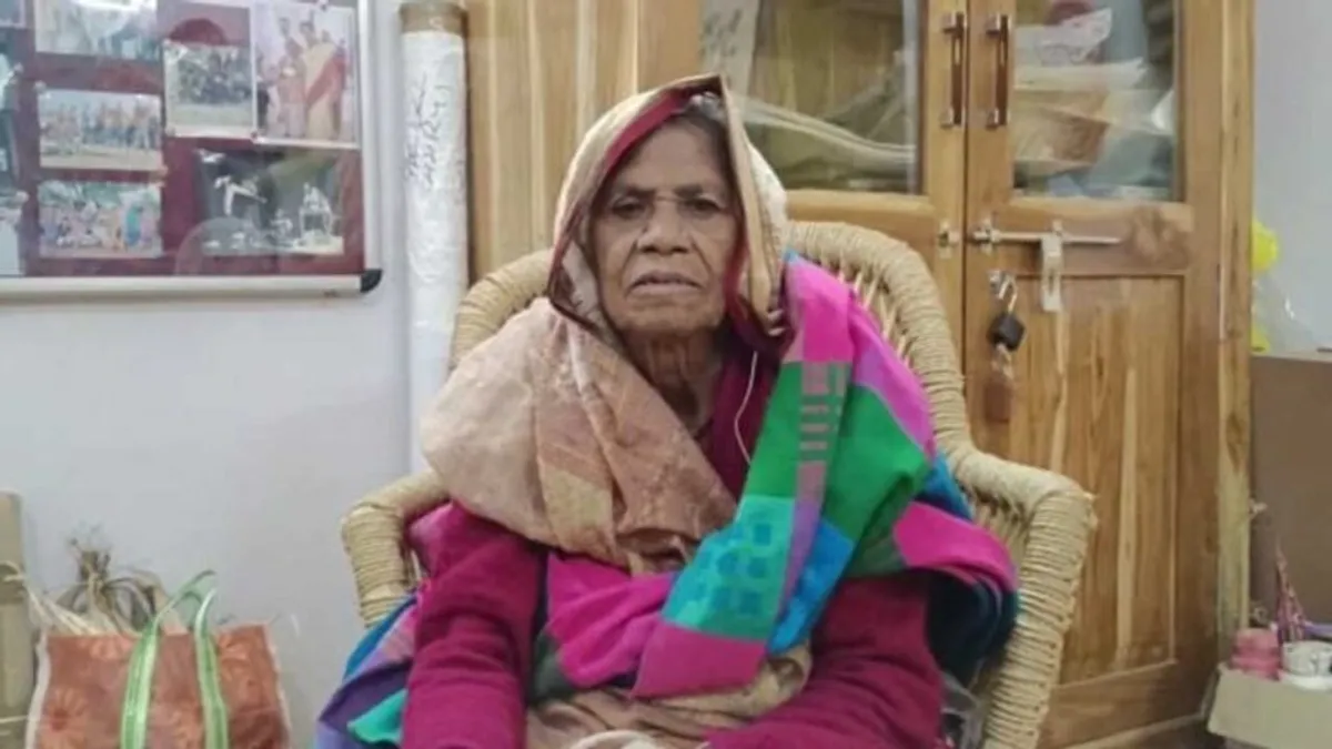 उमरिया की 83 साल की चित्रकार जोधाईया बाई को मिला पद्मश्री, बैगिन चित्रकारी को दुनिया तक पहुंचाया mp news Umaria News jodhaiya bai Baiga Painting Dr. Munishwar Chandra Dabur Padmashra Award