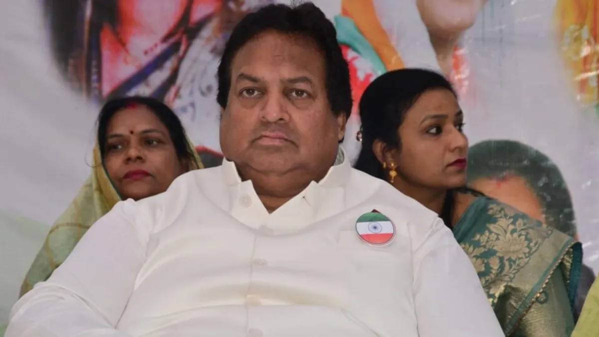 गणतंत्र दिवस पर उल्टा बैज लगाए BJP विधायक सुरेंद्र पटवा की फोटो वायरल, कांग्रेस ने कसा तंज MP BJP, MP Congress, MP Politics, BJP MLA Surendra Patwa, MP News Update