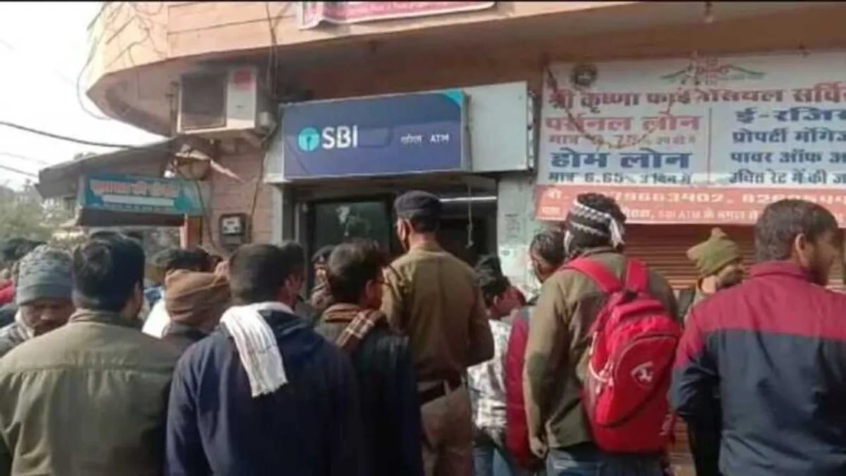 ग्वालियर: बदमाशों ने 3 ATM काटकर 67 लाख रुपये उड़ाए, पुलिस ढूंढ रही सुराग Gwalior News Crime News MP Police ATM Loot