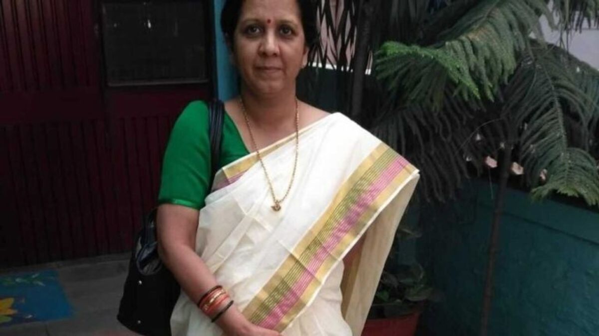 इंदौर: 5 दिन तक मौत से लड़ने के बाद जिंदगी की जंग हारीं प्रोफेसर विमुक्ता शर्मा, पूर्व छात्र ने पेट्रोल डाल जलाया था Indore Professor Indore crime news mp crime news