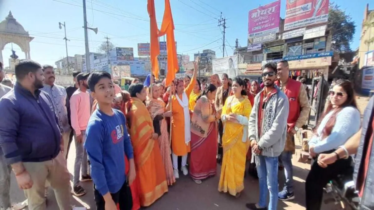 शिवपुरी: बागेश्वर धाम के महंत पं.धीरेंद्र कृष्ण शास्त्री के समर्थन में सड़कों पर उतरी महिलाएं mp news Shivpuri News Bageshwar Dham Mahant Controversy Pandit Dhirendra Krishna Shastri