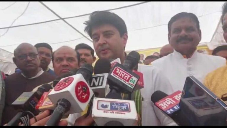 कमलनाथ पर सिंधिया का तंज, ‘ग्वालियर में उनका स्वागत है, पर ध्यान रखें कि वे सिर्फ “अतिथि” हैं’ mp political news mp news Kamal Nath Jyotiraditya Scindia Sant Ravidas Jayanti