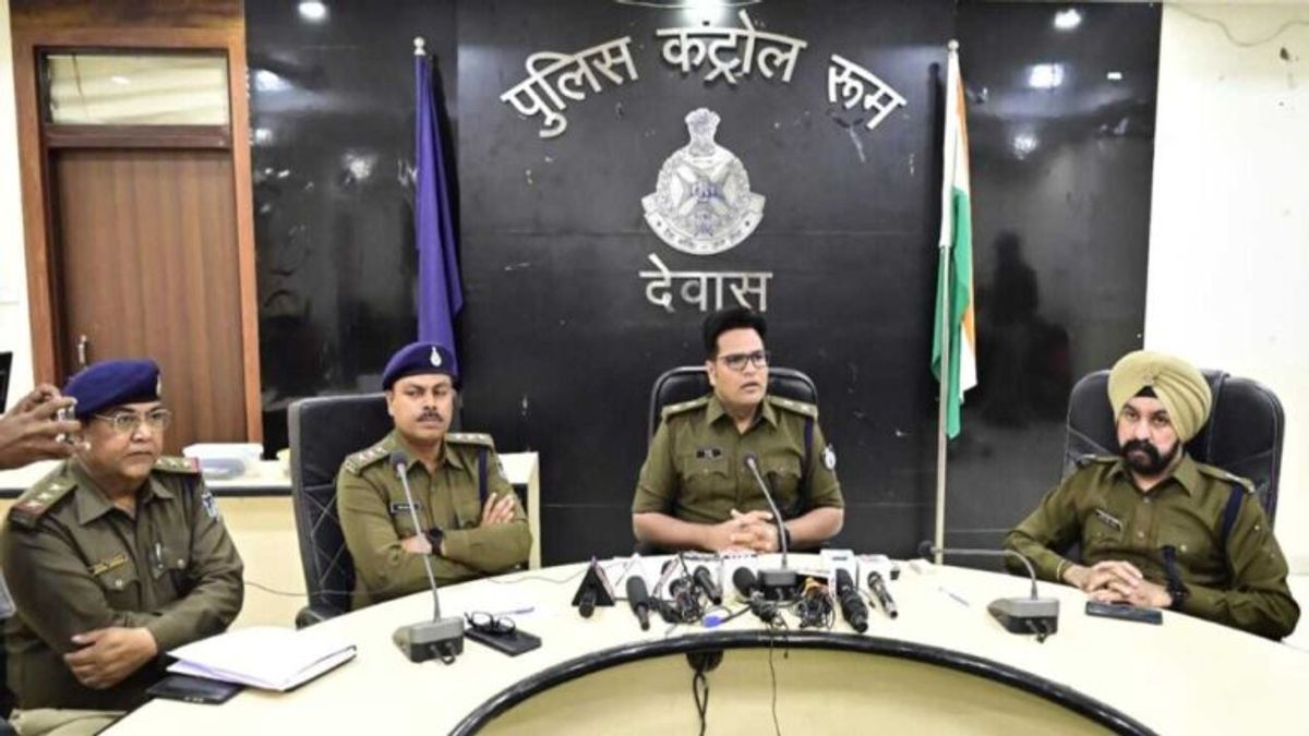 वेलेंटाइन डे पर रूठी गर्लफ्रेंड को खुश करने युवक ने कर डाली डेढ़ लाख की लूट, पुलिस ने 5 आरोपी पकड़े NewsTak