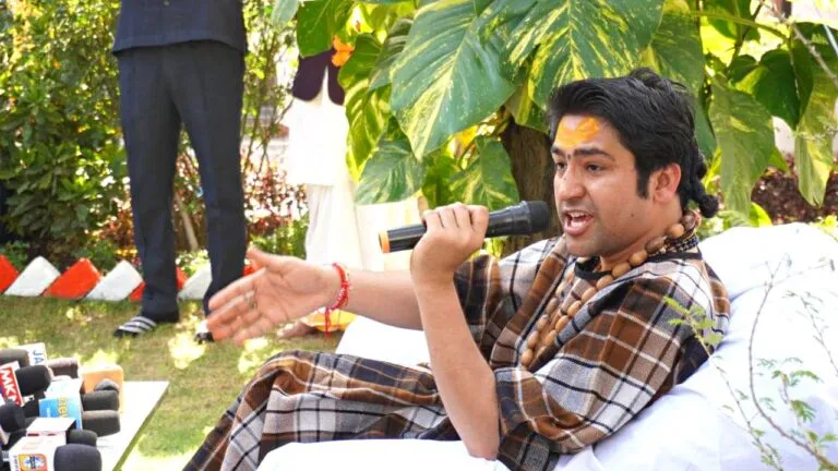 बागेश्वर धाम वाले पं. धीरेंद्र शास्त्री ने किया खुलासा, बोले- मेरे खिलाफ इंटरनेशनल लेवल पर हो रही साजिश Baba of Bageshwar Dham India will become a Hindu nation constitution has to be amended