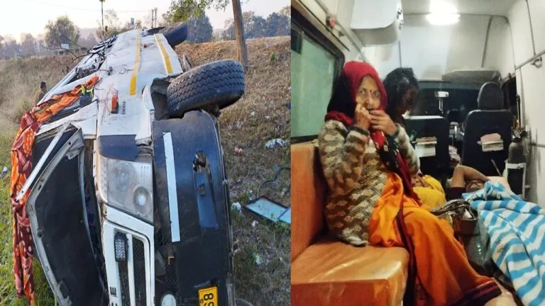 कुबेरेश्वर धाम से लौट रहे श्रद्धालुओं से भरी मिनी बस कार से टकराकर पलटी, मच गई चीख-पुकार accident,accidentnews, betulnews