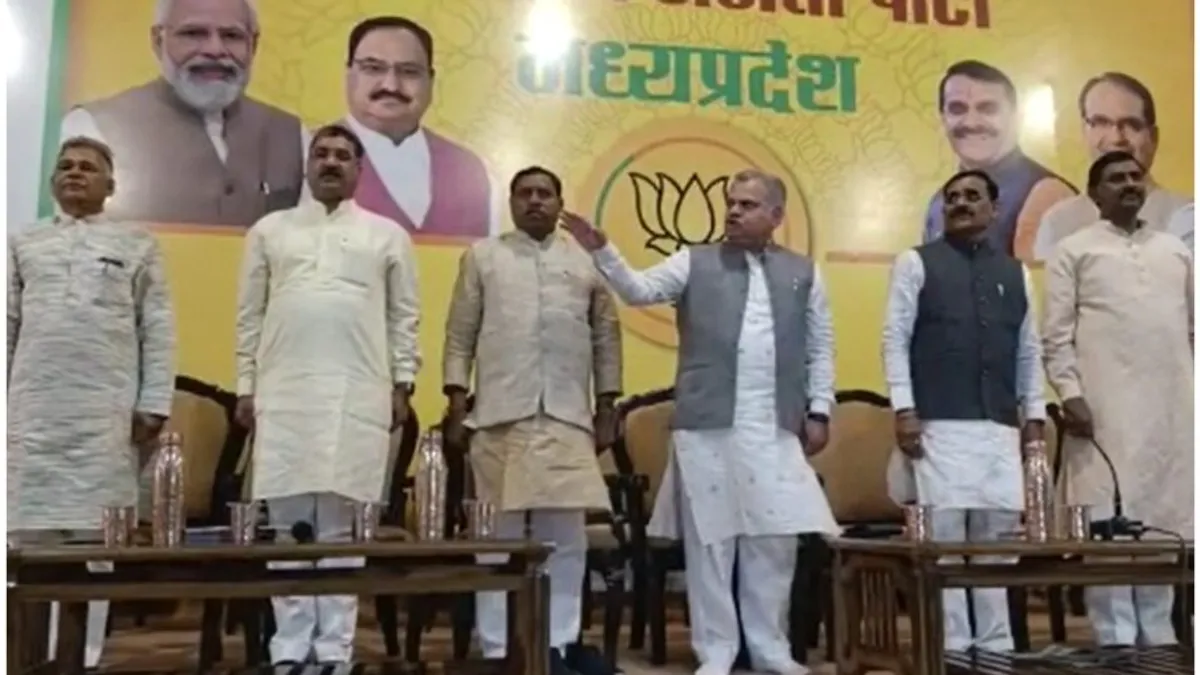 MP: भाजपा की बैठक में राष्ट्रीय गीत बीच में रोकने पर विवाद, कांग्रेस ने कहा क्या इन पर लगेगी रासुका? bjpnews, mpbjp, politics, congress