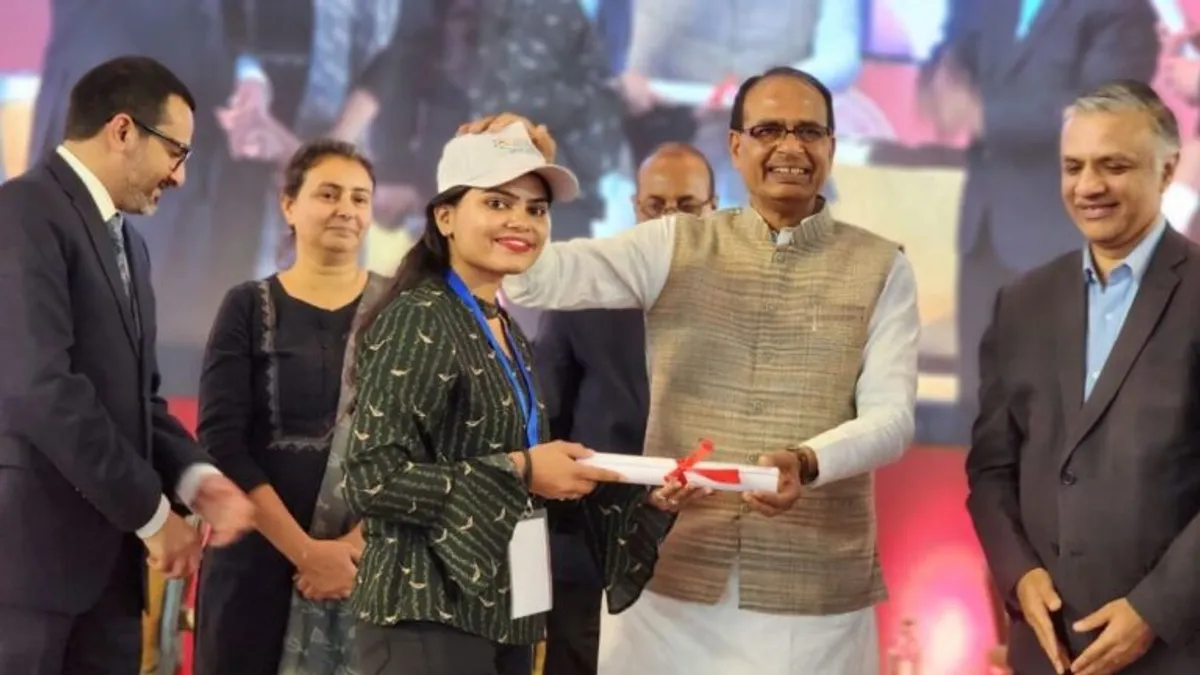 CM शिवराज का ऐलान- युवाओं को सरकार कराएगी इंटर्नशिप, हर महीने देंगे 8 हजार रुपये मानदेय CM Shivraj singh chauhan MP Government Youth internship Program youth honorarium of Rs 8 thousand every month