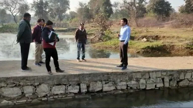niwari news mp news angry collector check dam leakage