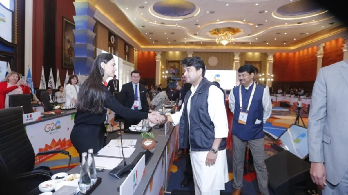 G-20 सम्मेलन में शामिल हुए केंद्रीय मंत्री ज्योतिरादित्य सिंधिया, 3S स्ट्रेटेजी अपनाने पर दिया जोर Jyotiraditya Scindia, G-20 conference, 3S strategy, Indore