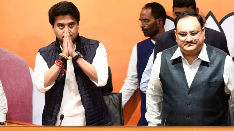 कमलनाथ की एक चूक से सत्ता के ‘बाजीगर’ बन गए सिंधिया; ऐसे चला 17 दिन शह-मात का खेल operation lotus 2020, Kamal Nath, Digvijay singh, fortifying power, jyotiraditya Scindia juggle