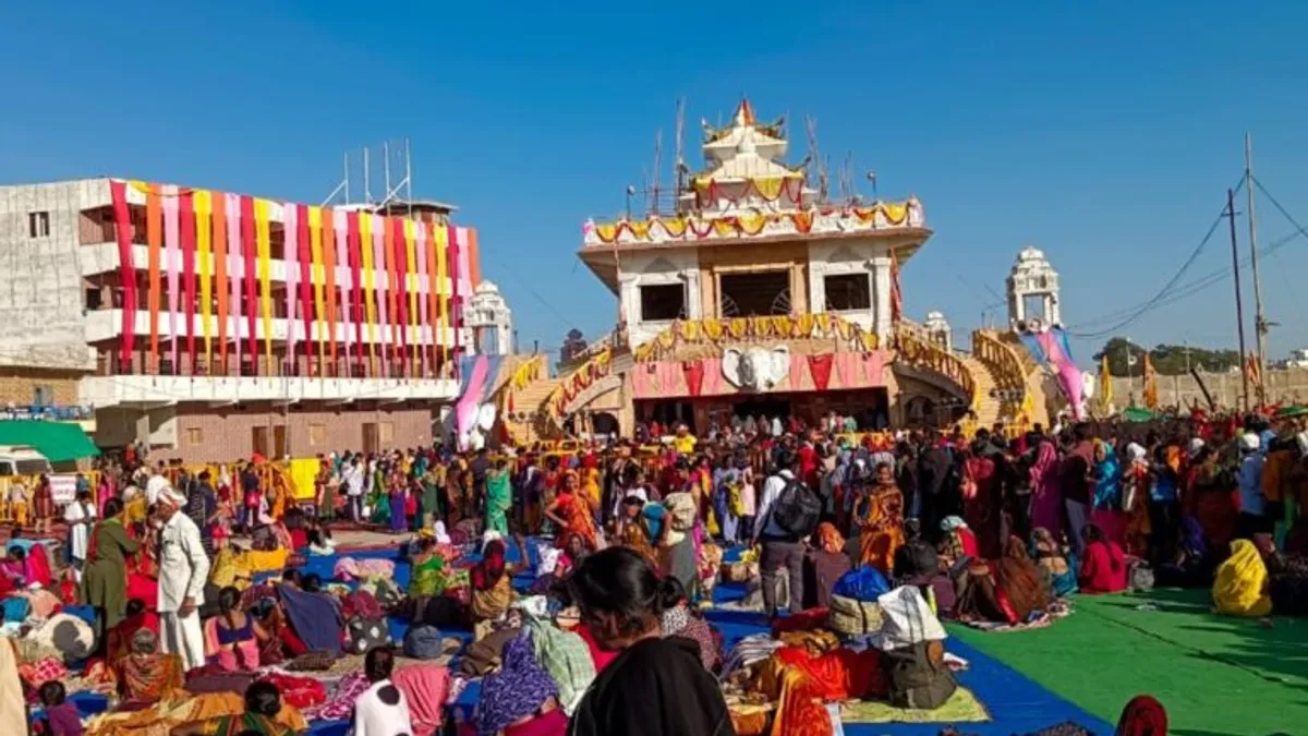 कुबेरेश्वर धाम के दर्शन करेंगे सीएम शिवराज, रुद्राक्ष वितरण के लिए उमड़ रही है लाखों की भीड़ Kubereshwar Dham, Shivraj singh Chauhan, Sehore, Pradeep Mishra, Madhya Pradesh