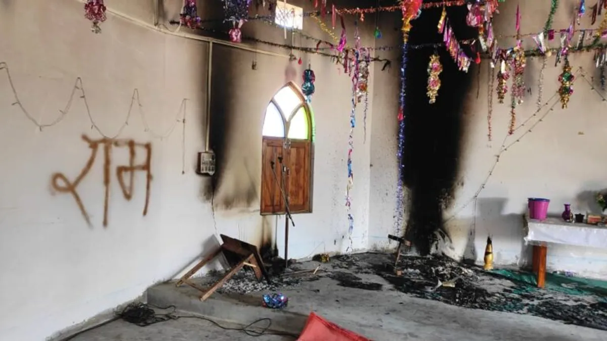 चर्च, दरगाह और धार्मिक स्थलों के फोटो वाट्सएप से भेजकर कहता- लगा दो आग; मास्टरमाइंड समेत 3 गिरफ्तार sending photos of churches dargahs and religious places WhatsApp fire 2 accused arrested