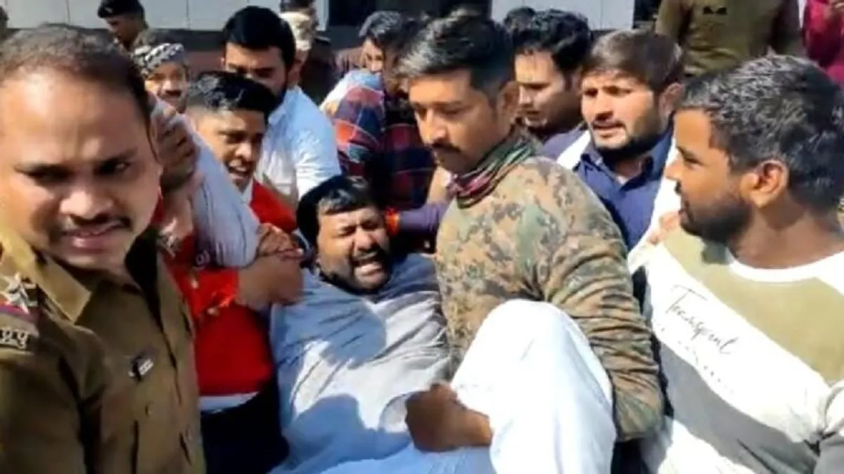 हंडिया-बैराज सिंचाई परियोजना से वंचित होंगे 90 गांव! कांग्रेसियों का ग्रामीणों के साथ हल्ला बोल dewas news Handia-Barrage irrigation project 90 villages deprived dewas Congress Dewas police