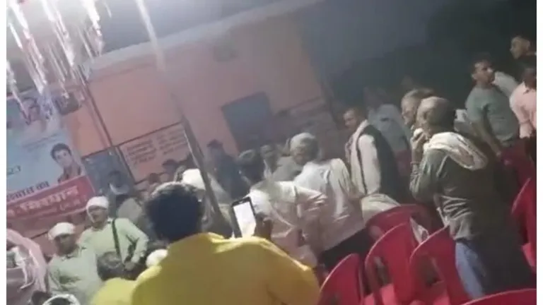 मुरैना: विकास यात्रा का विरोध, ग्रामीणों ने विधायक को याद दिलाए उनके किए वादे vikasyatra, mpnews, njp, gwalior,