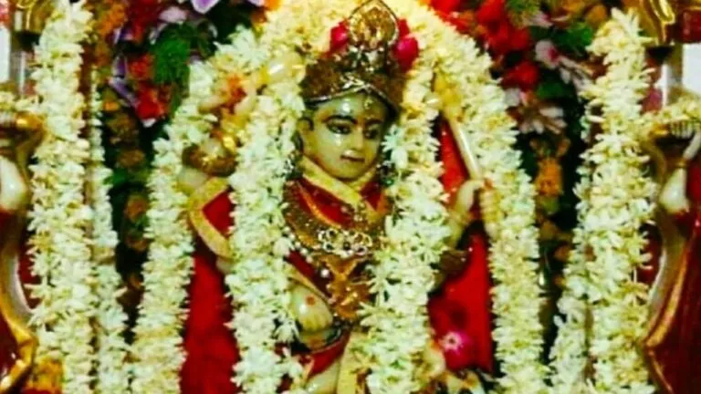मां पीताम्बरा पीठ को क्यों माना जाता है राजसत्ता की देवी? पीएम रहते 5 बार आई थीं इंदिरा गांधी; जानिए पूरी कहानी Ma peetambara peeth, Datia, Rajsatta ki devi