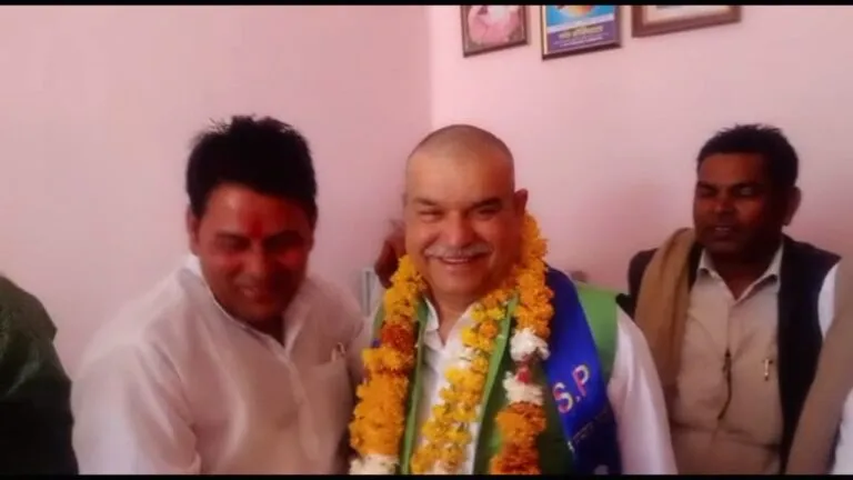 Big blow to Congress in Gwalior Chambal former MLA Balveer Dandotia joins BSP