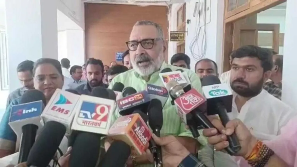राहुल गांधी पर भड़के केंद्रीय मंत्री गिरिराज सिंह, बोले ‘वे PM को नहीं बल्कि देश को गाली दे रहे हैं’ Rahul Gandhi Giriraj Singh central minister chhindwara news Rahul Gandhi statement