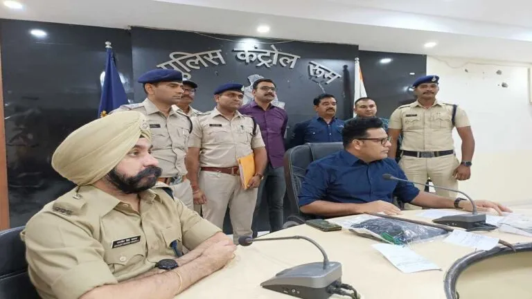 dewas news dewas crime news Tehsildar's house stolen mp news