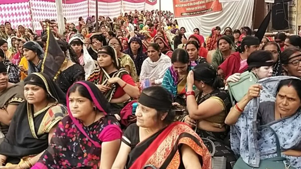 आंगनवाड़ी कार्यकर्ता क्यों लगाने लगीं ‘सरकार गिरा देंगे’ के नारे? जानें पूरा मामला anganwadi Worker, Protest, CM Shivraj, Panna, Panna News, Madhya Pradesh