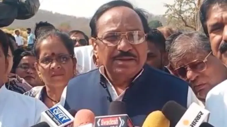 पूर्व केंद्रीय मंत्री कांतिलाल भूरिया का बयान, ‘हनुमान जी के नाम पर अपनी जेब भरता है बजरंग दल’ Politics on Mhow incident: Congress leader reached to meet the victim's family, Kantilal Bhuria said a big thing