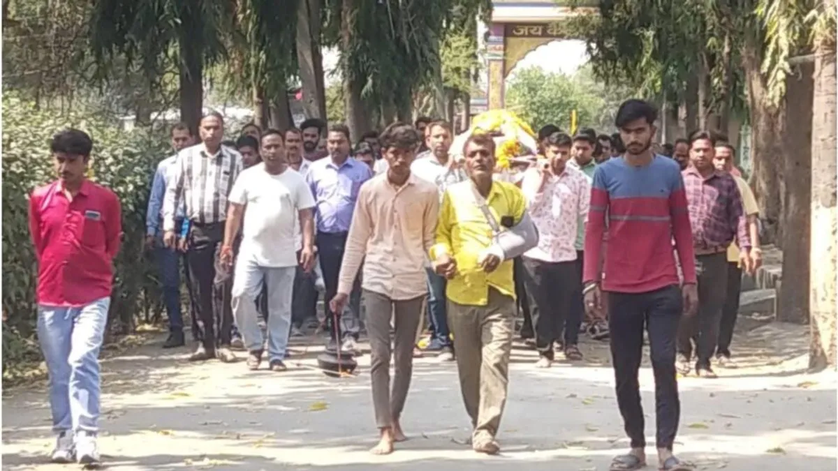 पिता की रात हार्ट अटैक से हो गई मौत, सुबह बेटे को देनी थी 12वीं बोर्ड की परीक्षा; ऐसे निभाया पुत्र धर्म dewas, dewasnews, mpnews, mptak