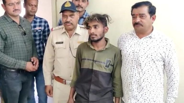 गर्लफ्रेंड के शौक पूरे करने के लिए बन गया चोर, दोस्त के साथ मिलकर 27 बाइक चुराई; अब हुआ ये हाल dewas, dewaspolice, crimenews, mpnews, mptak