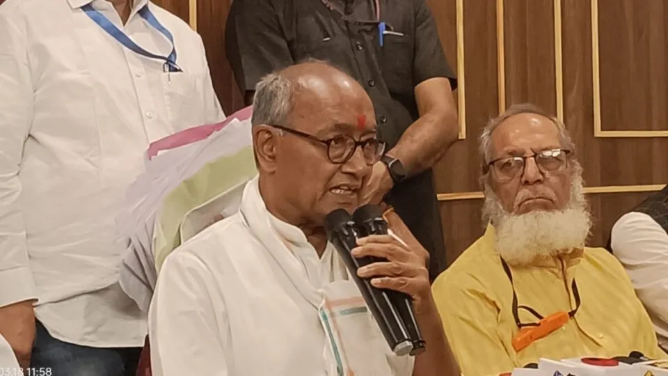It is not right to call me a king I am a symbol of democracy Digvijay Singh