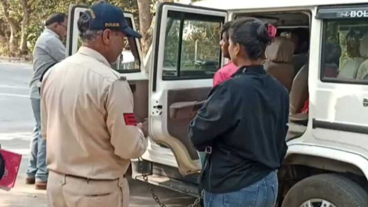 नरसिंहपुर: 13 साल की नाबालिग किशोरी को हुआ 10 साल बड़े युवक से प्यार, अकेले भागकर पहुंची गाजियाबाद narsinghpur news Narsinghpur crime news mp news mp crime news