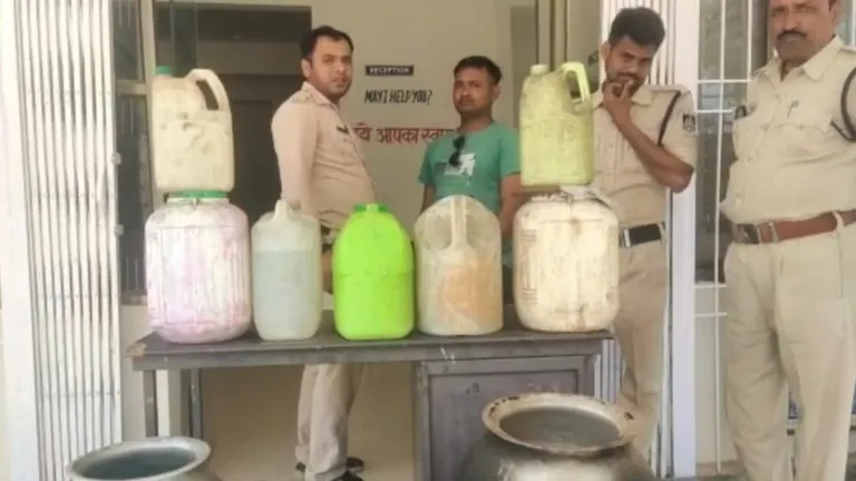 पन्ना: महुआ से बनाई जा रही थी कच्ची शराब, पुलिस ने मारा छापा; 58 लीटर अवैध शराब जब्त liquor, Police, Panna, Panna News, Madhya Pradesh, MP News