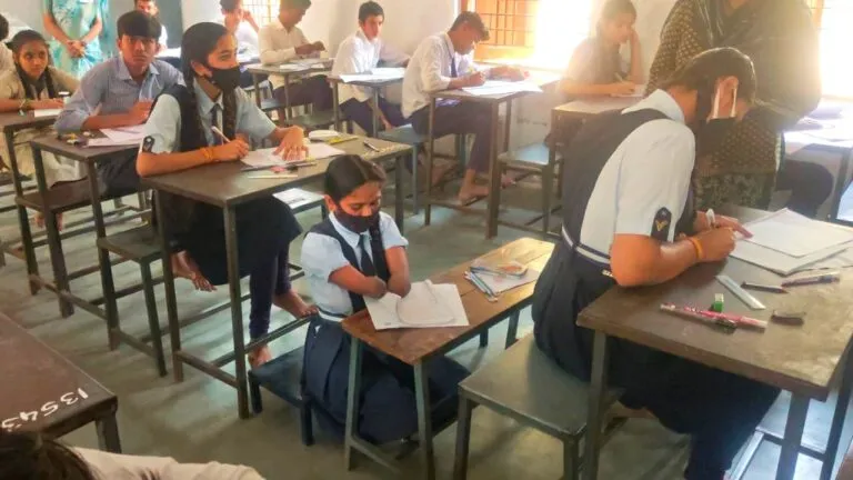 Amazing Mamta did not have both arms and legs yet wrote a Hindi paper by holding a pen from the elbow story will make you emotional