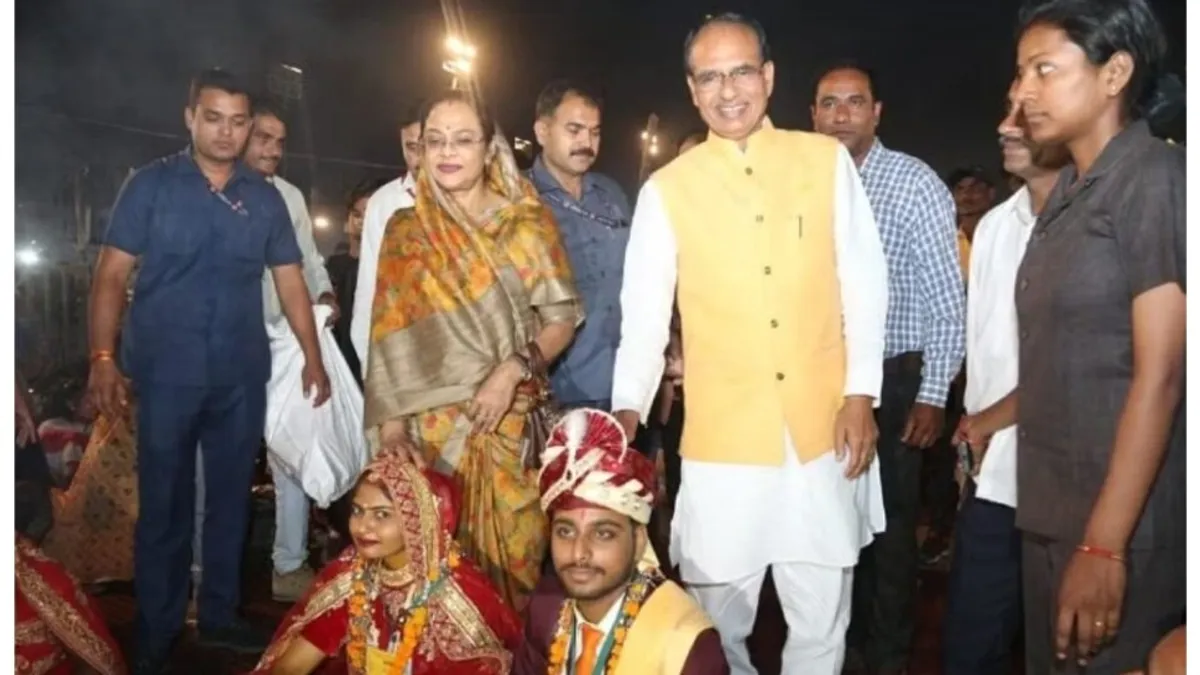 धार: मुख्यमंत्री कन्यादान विवाह योजना में दी थी घटिया सामग्री, अब पुलिस ने लिया ये बड़ा एक्शन Dhar: Substandard material was given in Chief Minister Kanyadan marriage scheme, now the police took this big action