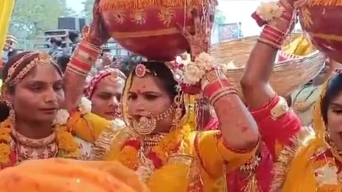 किन्नर महासम्मेलन: चाक पूजन के साथ निकाली गई कलश यात्रा, शहरवासियों ने किया जोरदार स्वागत Kinnar Mahasammelan: Kalash Yatra taken out with Chaak Pujan, city residents warmly welcomed