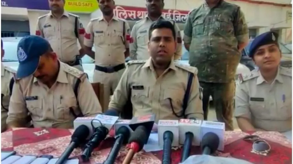 Panna: 23 gambling accused arrested, cash worth lakhs and 2 live cartridges recovered