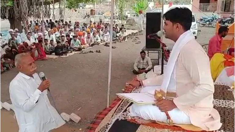 एक और नए बाबा की एंट्री, हूबहू धीरेंद्र शास्त्री की तर्ज पर तथाकथित शिष्य ने लगाया दरबार Entry of another new baba, exactly on the lines of Dhirendra Shastri, the so-called disciple held court