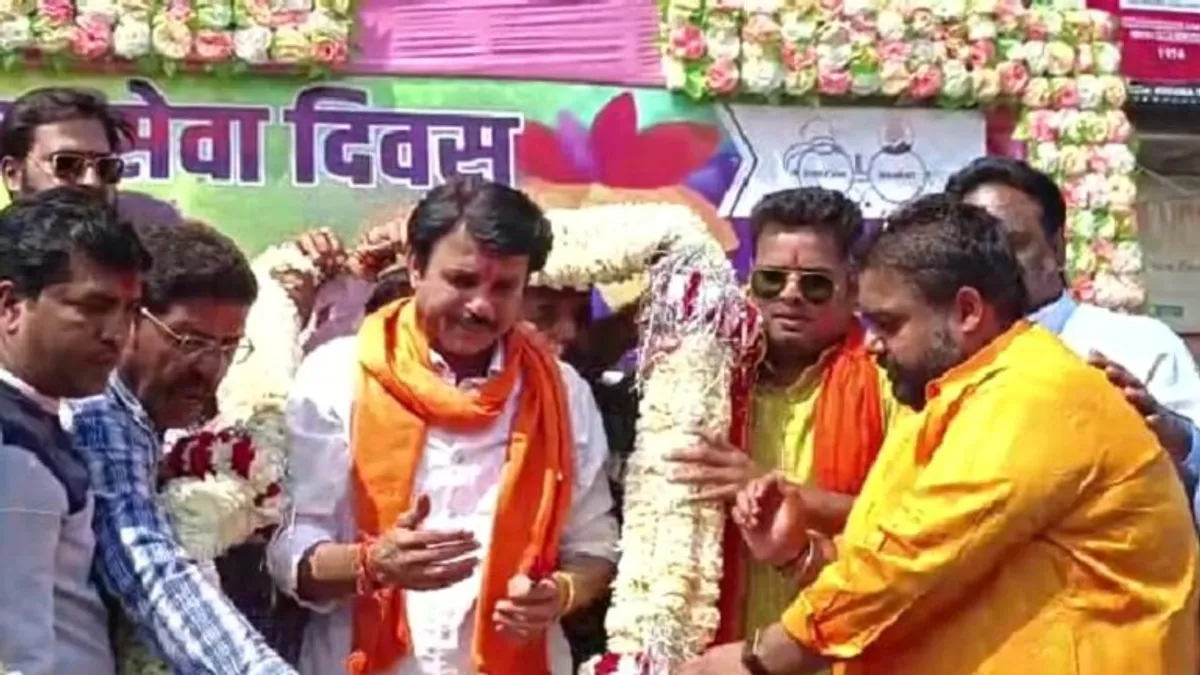 पुलिस को चकमा: थाने में ताला मारने वाले बीजेपी नेता फरार, पर चौराहे पर मनाया महापौर का बर्थडे Ratlam News, Ratlam Meyor, Women Bodybuilding Compitition, mp news