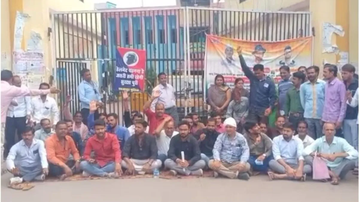शाजापुर नगर पंचायत के कर्मचारियों ने की हड़ताल, SDM को लेकर की बड़ी मांग Employees of Shajapur Nagar Panchayat strike, big demand regarding SDM