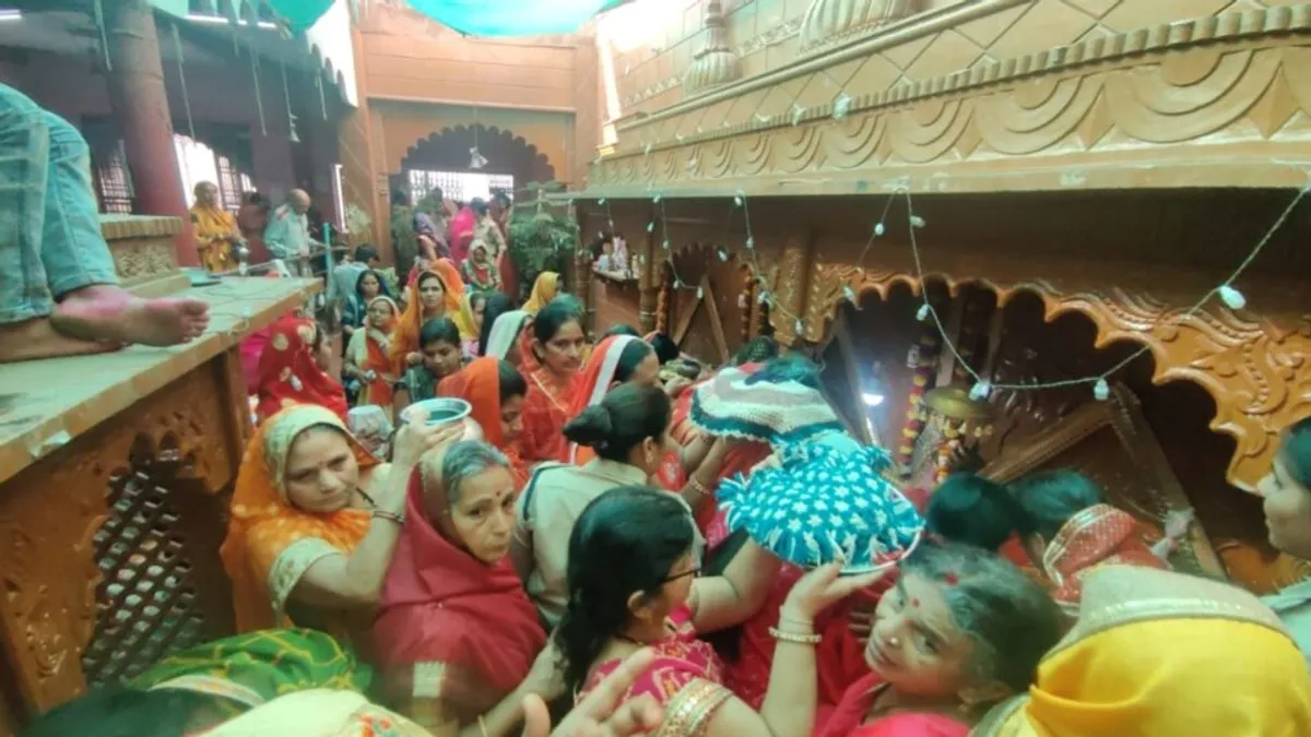शीतला सप्तमी पर मंदिरों में लगा श्रद्धालुओं का तांता, बासी भोजन चढ़ाकर की स्वास्थ्य की कामना Sheetla Saptami, rajgarh, Festival