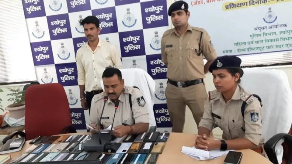 Sheopur: Police recovered mobiles worth lakhs of rupees, don't know how they were stolen?