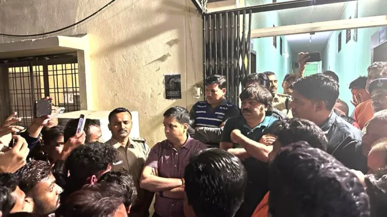 Indore: Tampering with the idol of Hanuman ji, intoxicated miscreants scattered the goods, anger among the people