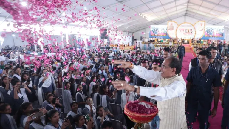 संविदा कर्मचारी और शिक्षकों के लिए मध्यप्रदेश सरकार का चुनावी साल में एक और ‘गिफ्ट’, जानें CM released 'Youth Policy' on Martyr's Day, said - this is a humble attempt to make your life