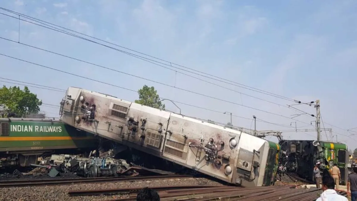 बिलासपुर-शहडोल रेलवे मार्ग के सिंहपुर स्टेशन पर खड़ी मालगाड़ी से टकराई दूसरी ट्रेन, लोको पायलट की मौत Bilaspur-Shahdol Railway Route shahdol news mp news